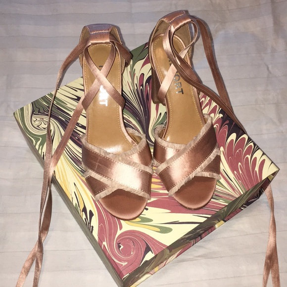 Marni Shorts, Gap Blazer, Report Ballerina Sandals - Picture 2 of 8